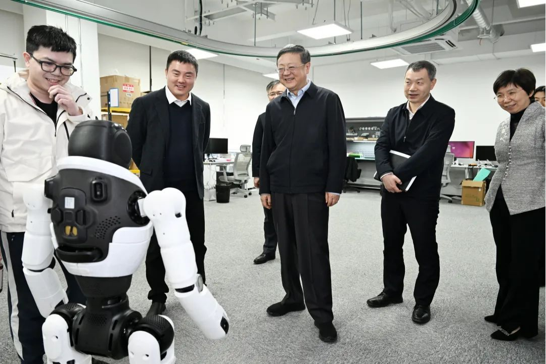 上海市委书记陈吉宁专题调研星空官网机器人